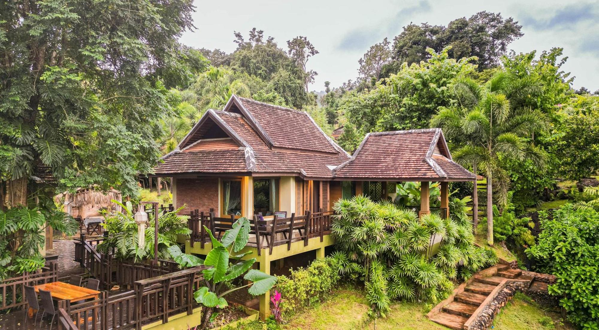 Kanlaya'S Eyrie, Luxury Homestay Pang Mapha Bagian luar foto