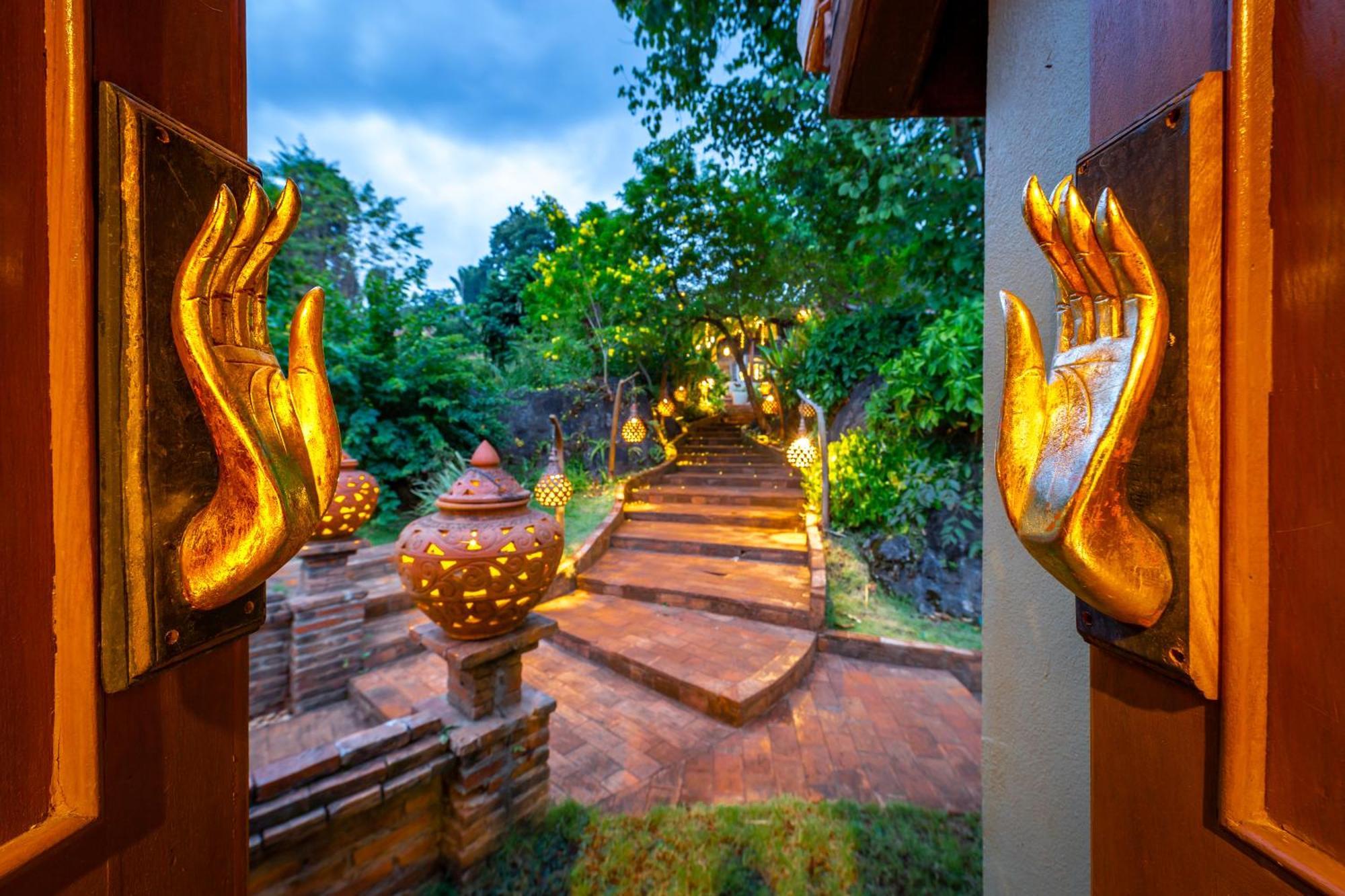 Kanlaya'S Eyrie, Luxury Homestay Pang Mapha Bagian luar foto