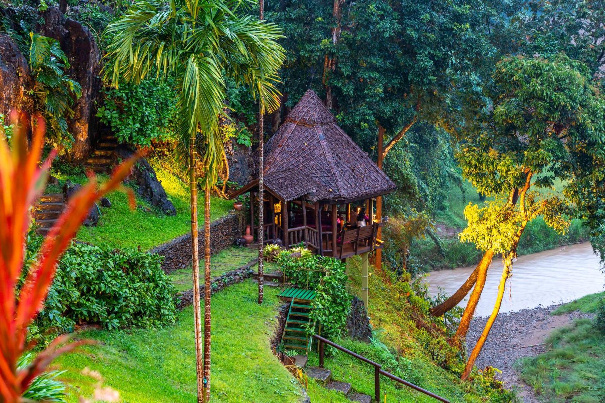 Kanlaya'S Eyrie, Luxury Homestay Pang Mapha Bagian luar foto